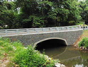 以色列溪上方的加勒特磨坊路